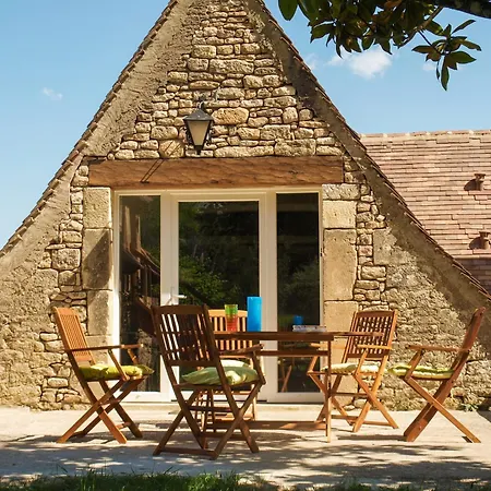 Holiday home Lovely In Le Moustier With Terrace Peyzac-le-Moustier