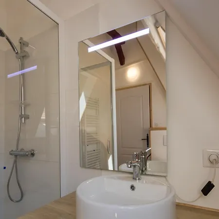 Holiday home Lovely In Le Moustier With Terrace Peyzac-le-Moustier