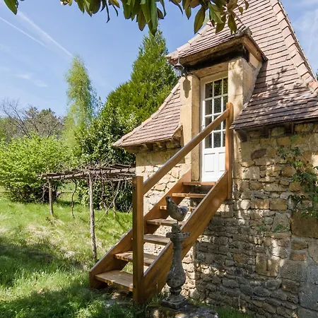 Holiday home Lovely In Le Moustier With Terrace *